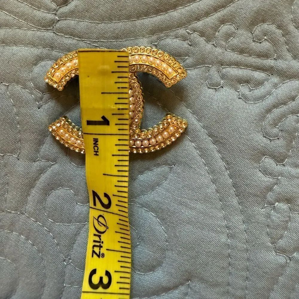 Classic Brooch - Picture 5 of 5